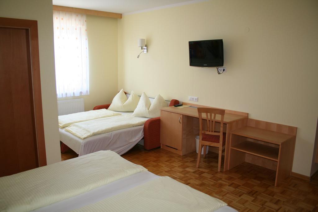 Hotel Restaurant Thadeushof Techelsberg 部屋 写真