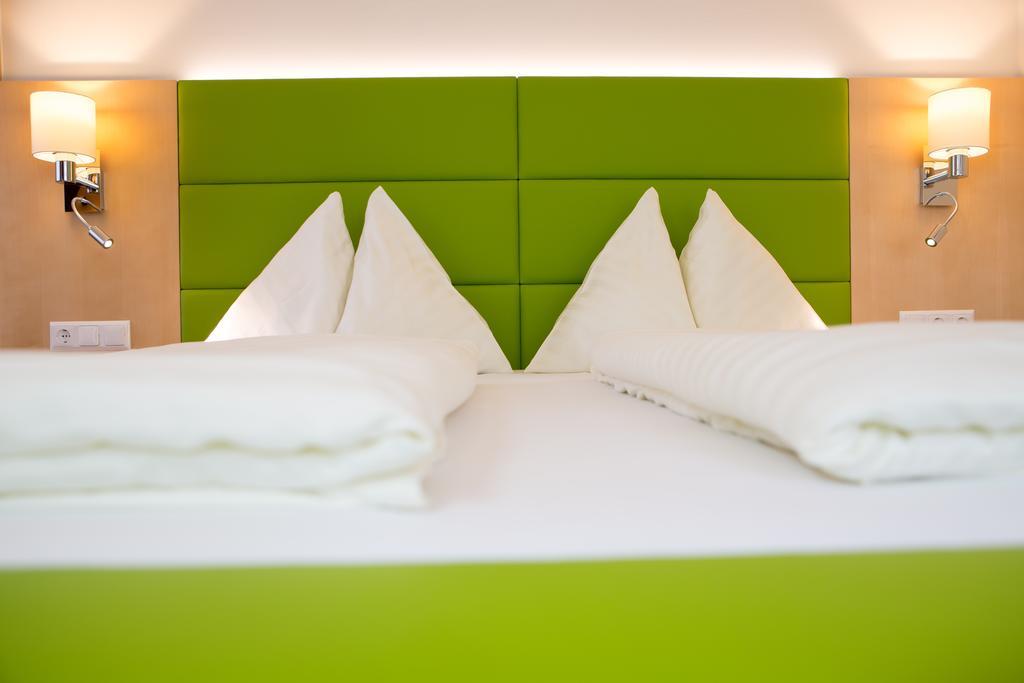 Hotel Restaurant Thadeushof Techelsberg エクステリア 写真