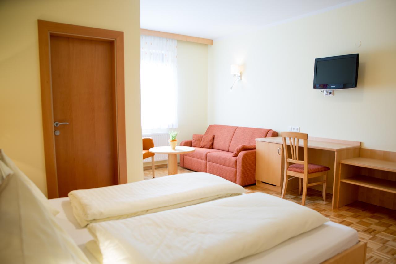 Hotel Restaurant Thadeushof Techelsberg エクステリア 写真