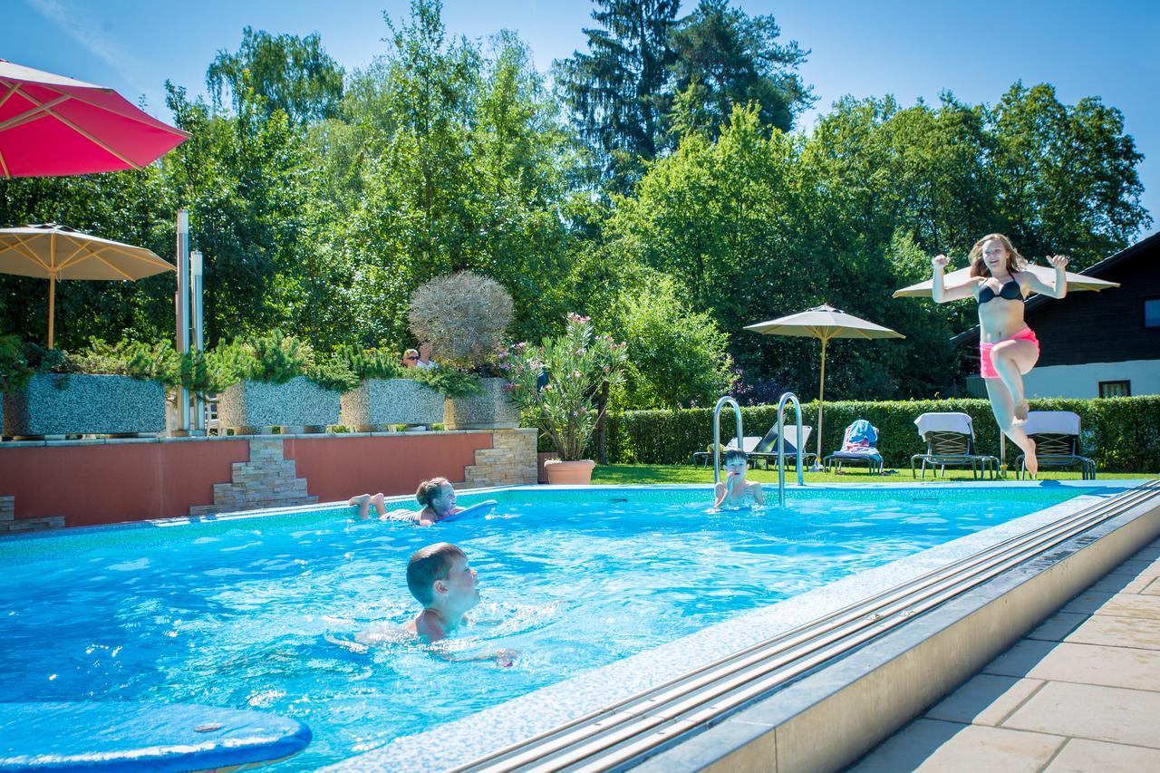 Hotel Restaurant Thadeushof Techelsberg エクステリア 写真